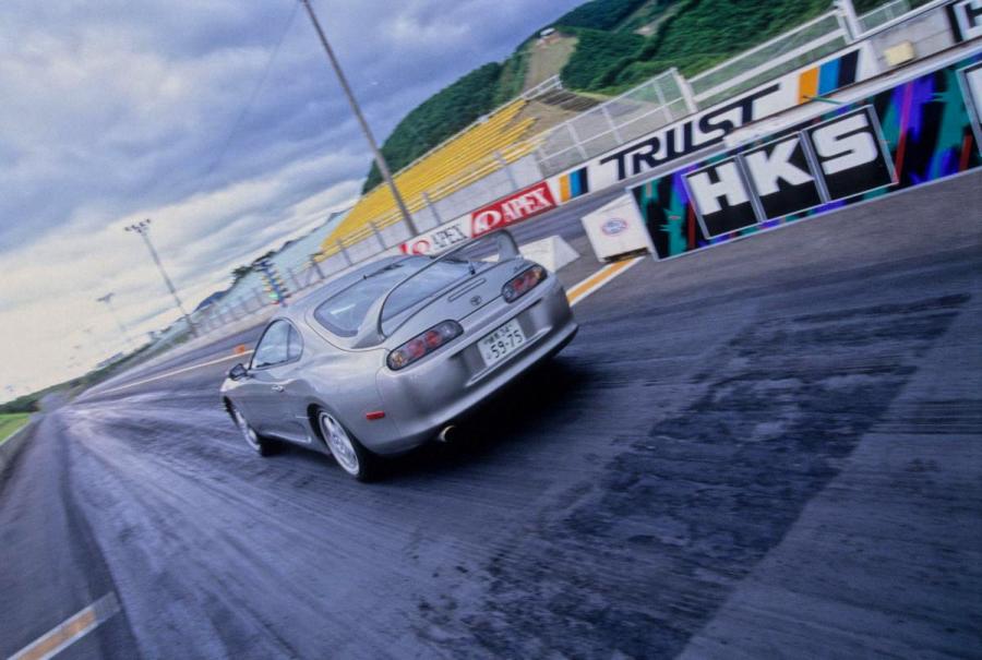  Toyota Supra RZ 1996 года  (фото 18 из 29)